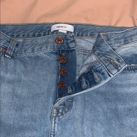 Light wash boyfriend jeans - Picture 3 of 4